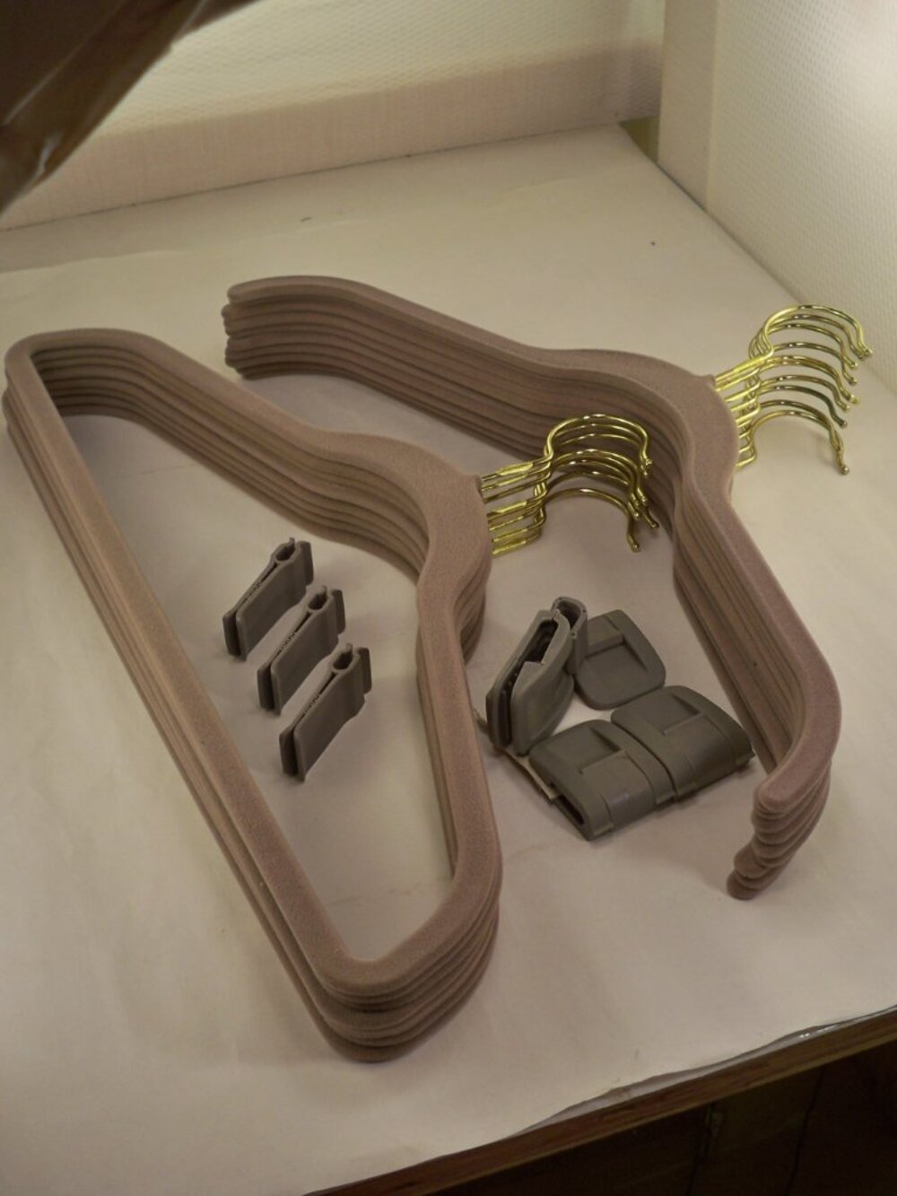 Huggable Hangers, Joy Mangano, 18 Hangers, Gray Flock, 4 Pant/Skirt Clips.
